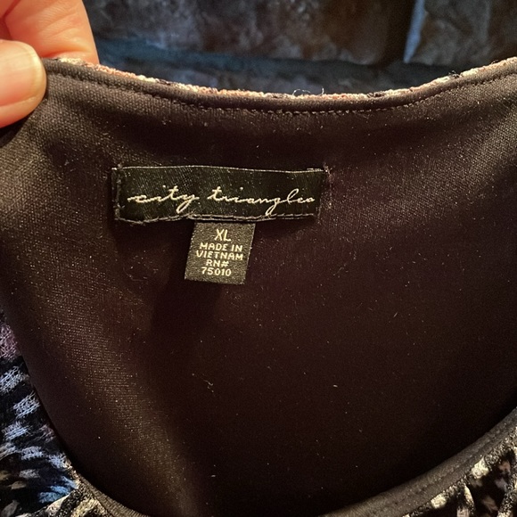 Chevron print dress EUC - Picture 3 of 12